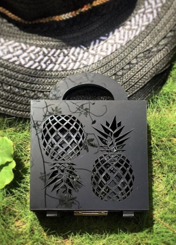 حقيبة كلاتش مربعة بخاصية الحفر