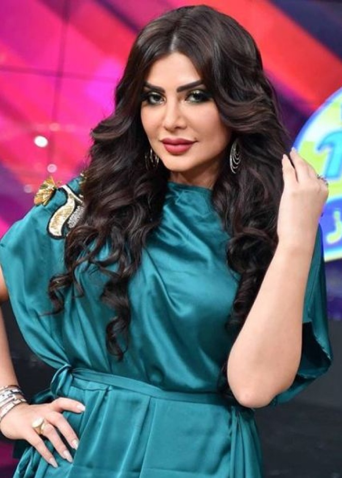 ايقاف امل العوضي عن برنانج "لمسة فوز"