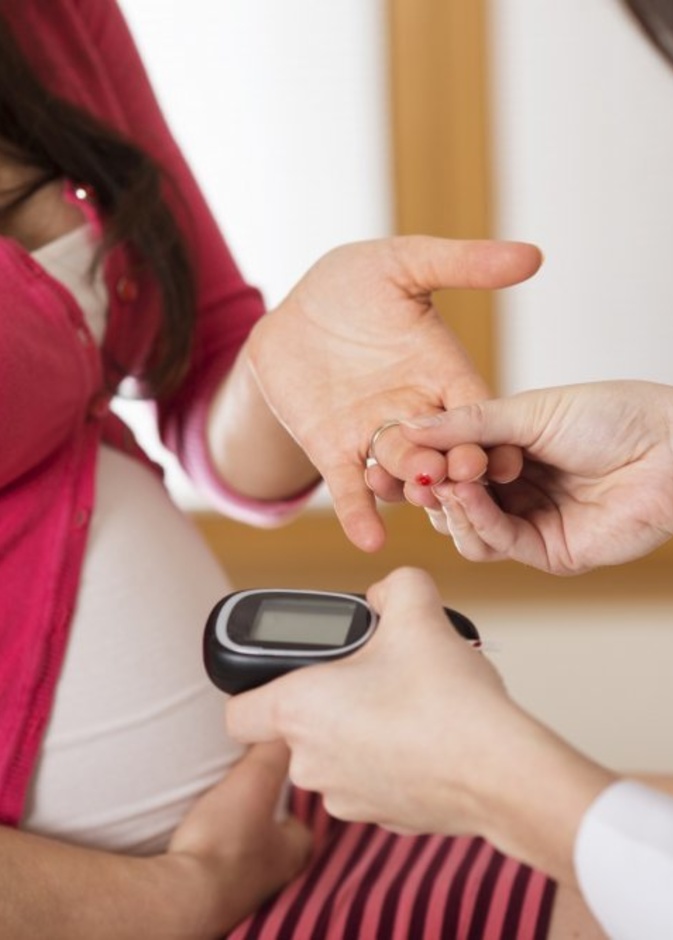 الطبيب هو الوحيد المسؤول عن تحديد إمكانية صيام الحامل وطرق العلاج ومدى التحكم بسكرى الحمل اثناء الصيام