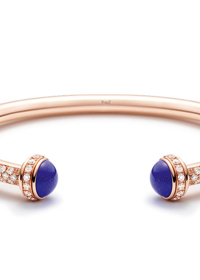 ساعة على شكل قلادة من الذهب الأصفر وميناء من اللازورد