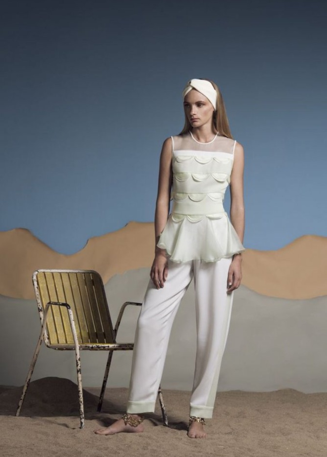 فستان من تصميم فالنتينو