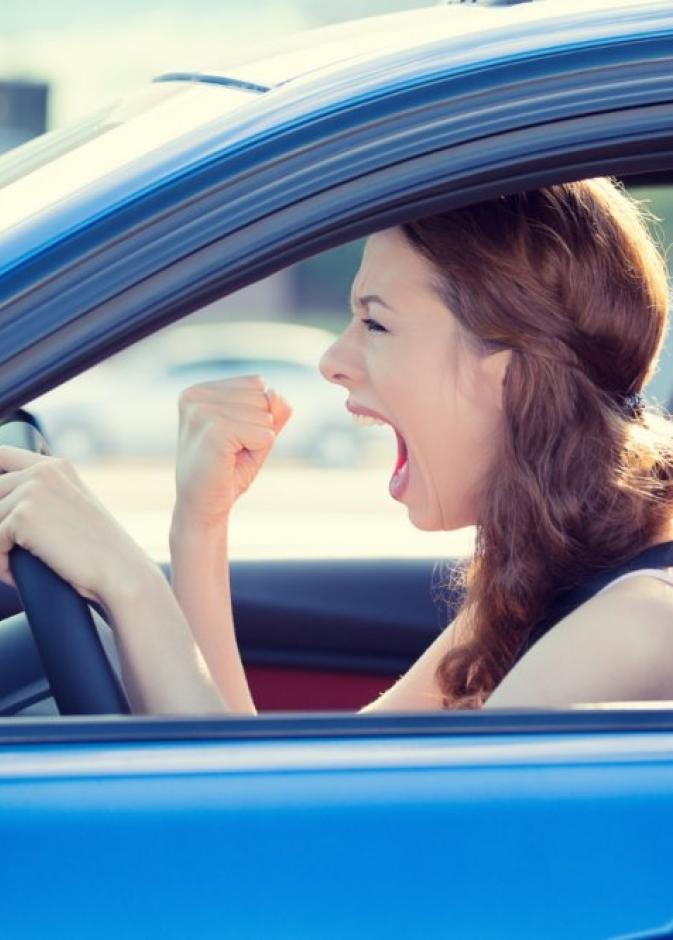 نصائح لتجنب الشجار والمشاحنات على الطريق