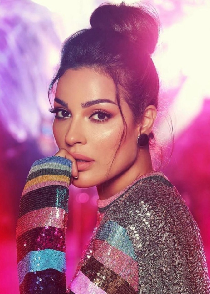  الممثلة اللبنانية الجذابة نادين نجيم