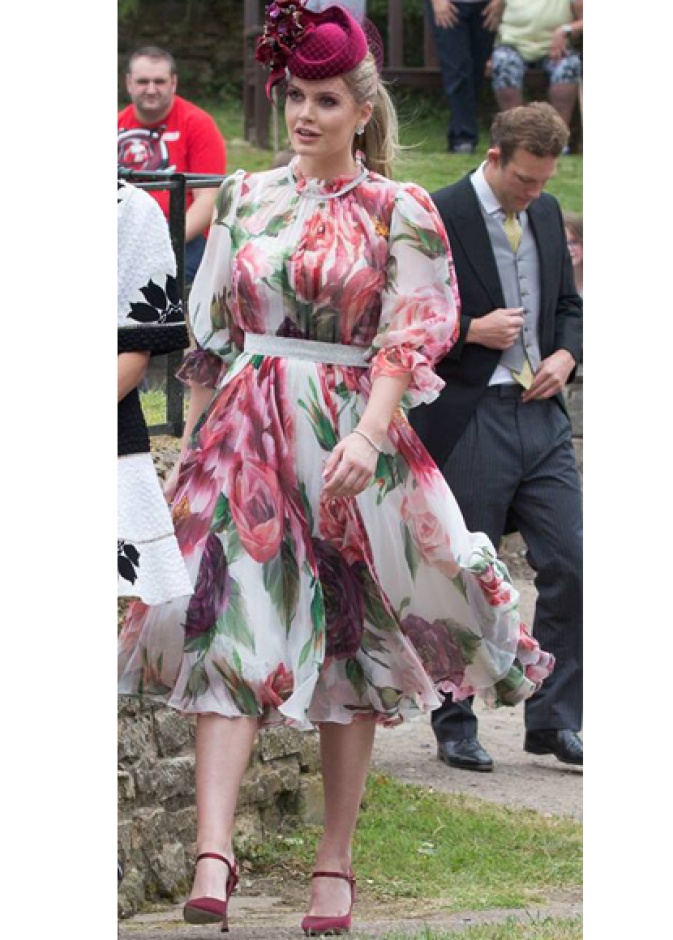 كايتي سبينسر تخطف الأنظار بأناقتها خلال حضورها حفل زفاف ابنة عمتها سيليا مكوركوديل