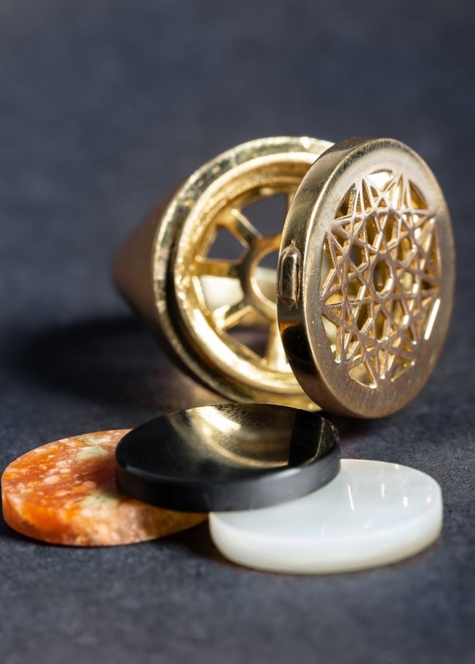 مجوهرات Hajer Jewels للمصممة السعودية هاجر الثنيان 