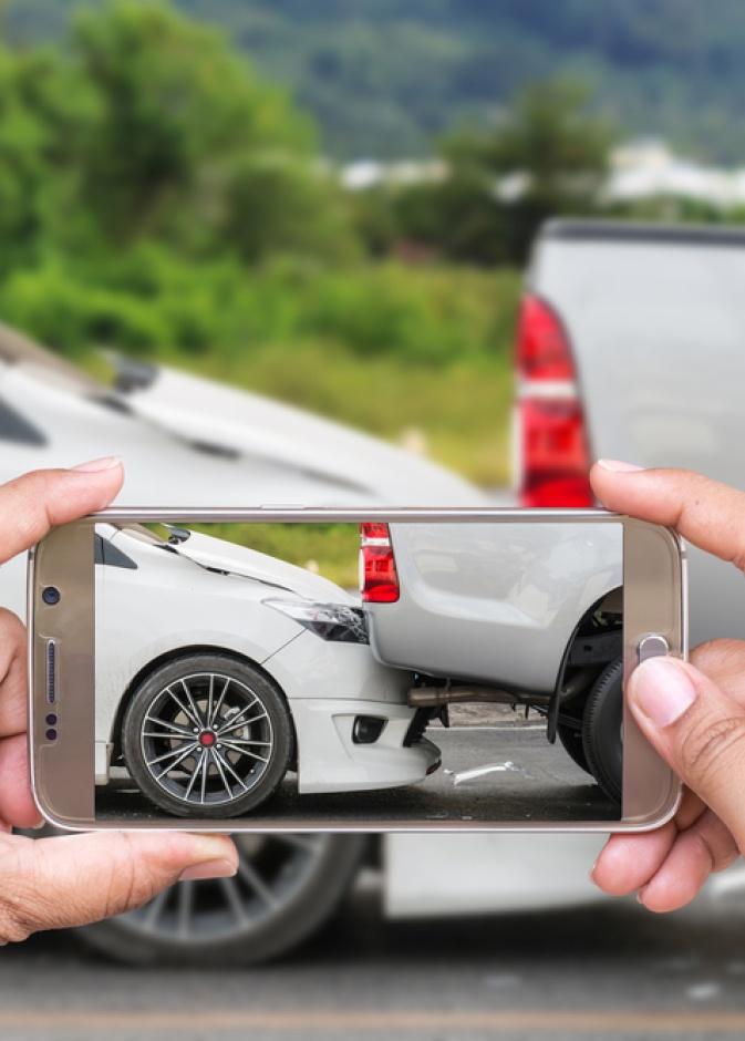 قومي بتبادل المعلومات الأساسية مع السائق الآخر المتورط