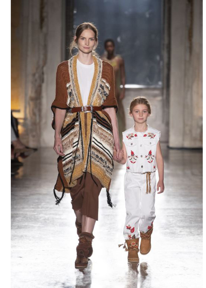 Alberta Ferretti  تطلق أول مجموعة جونيور لربيع وصيف 2019