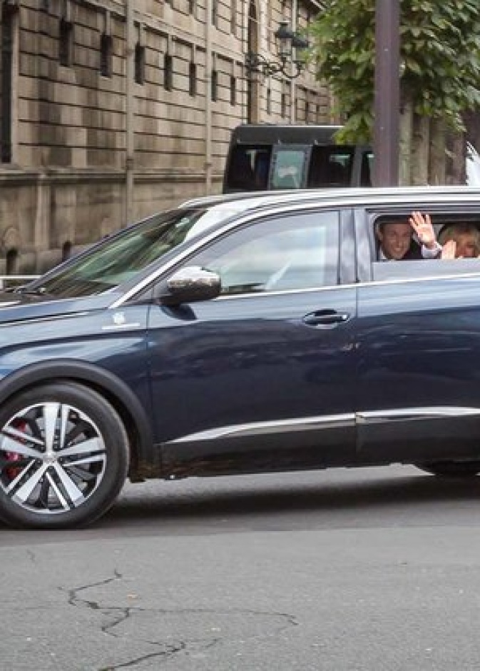  إضافة درع مصفح للسيارة الرئاسية