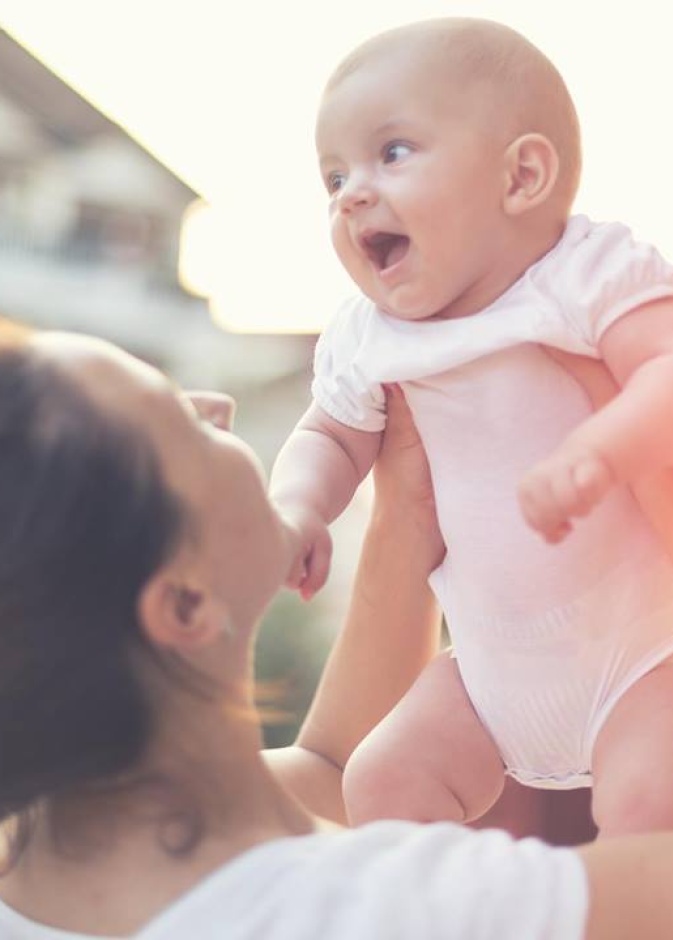 اضرار هز الطفل الرضيع بشكل مستمر