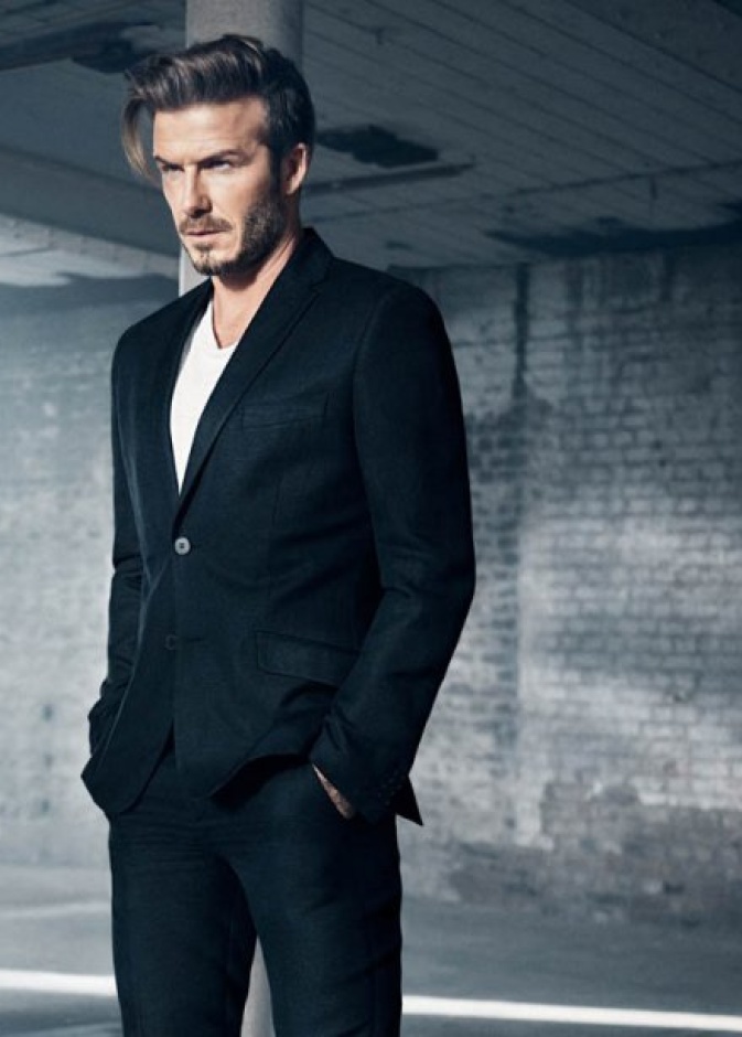  ستايل ديفيد بيكهام السمارت كاجوال بالبدلة الأنيقة مع التيشرت