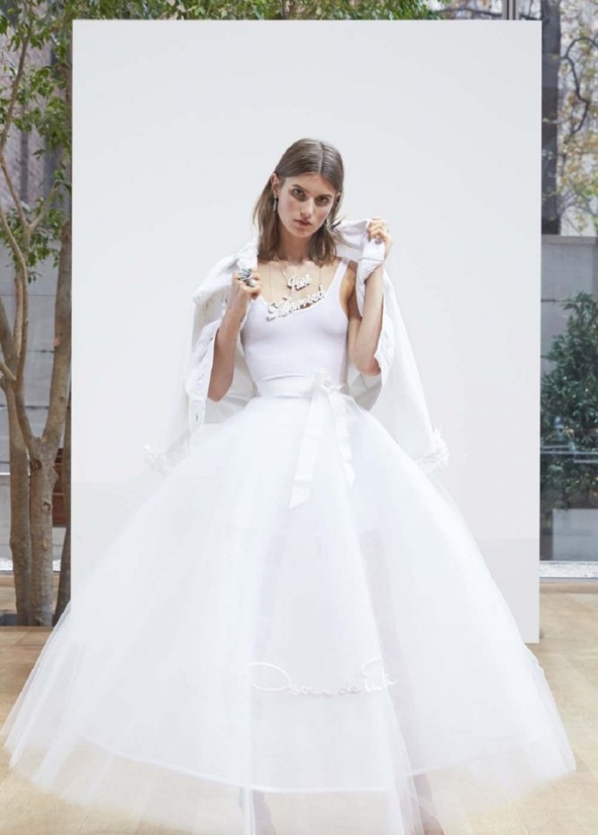 فستان من monique lhuillier