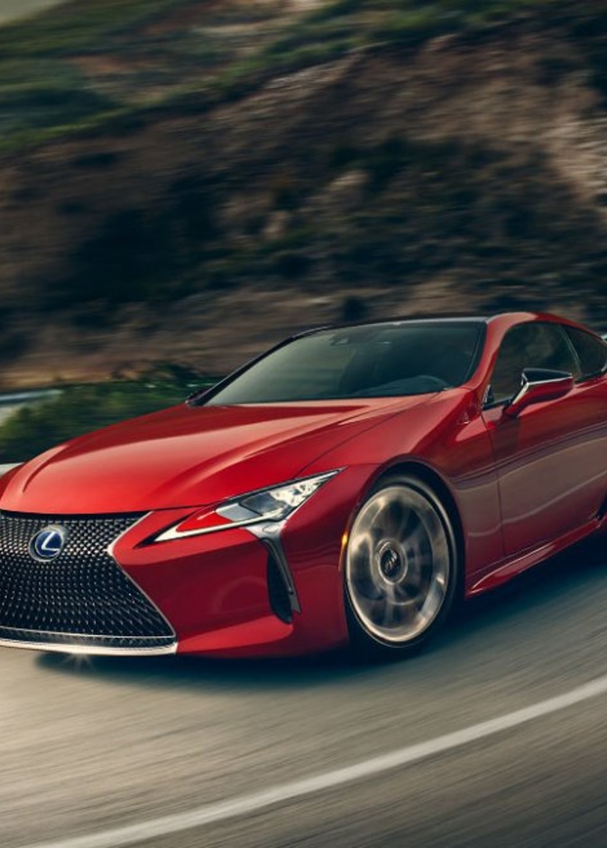 شيفروليه كورفيت 2018، السعر 55,495 دولار.