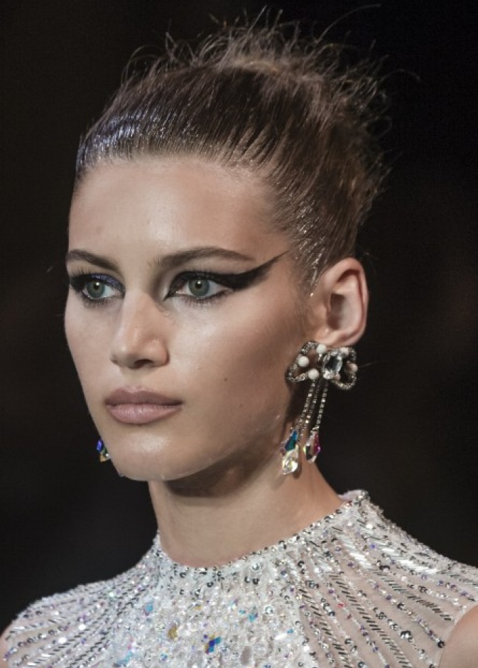 رسمات آيلاينر ناعمة في عرض Antonio Grimaldi