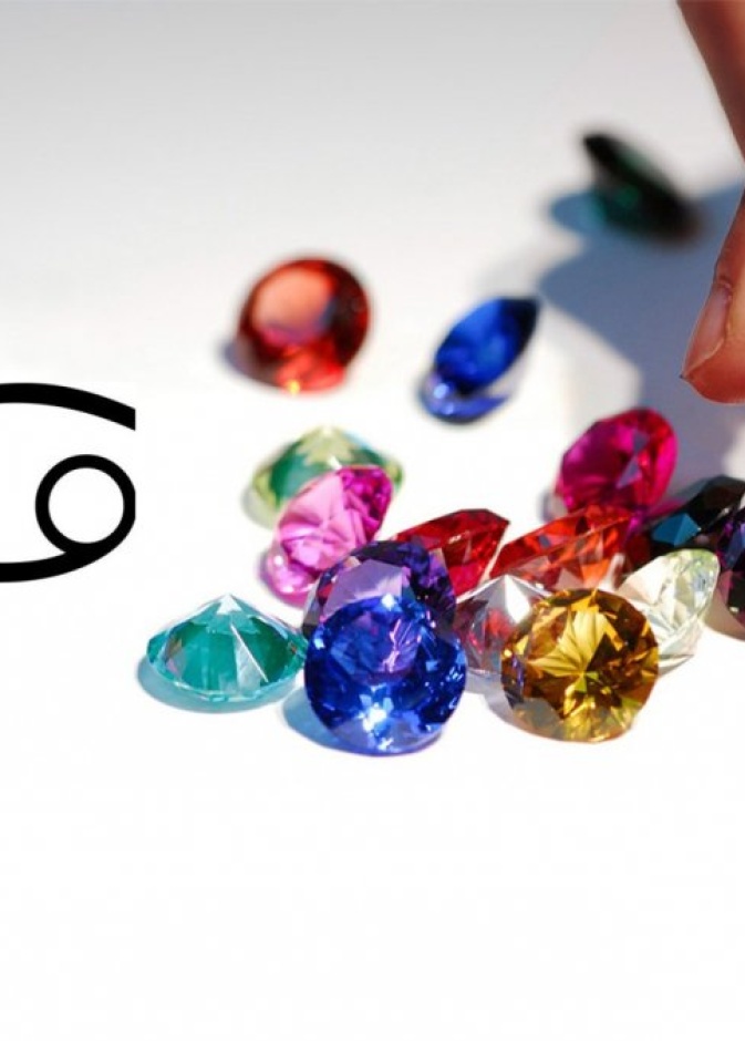 مولود برج السرطان يشبه حجر الياقوت الصلب من الخارج لكن يخفي في داخله جمالاً ساحراً