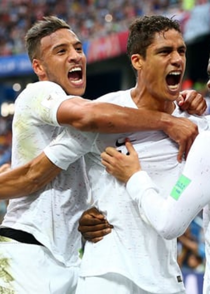 فرنسا أول المتأهلين إلى نصف النهائي