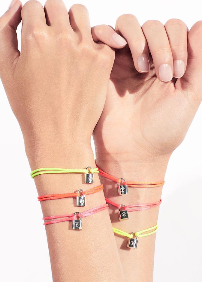 سوار Lockit من Louis Vuitton  وUNICEF بألوان صيفية مرحة