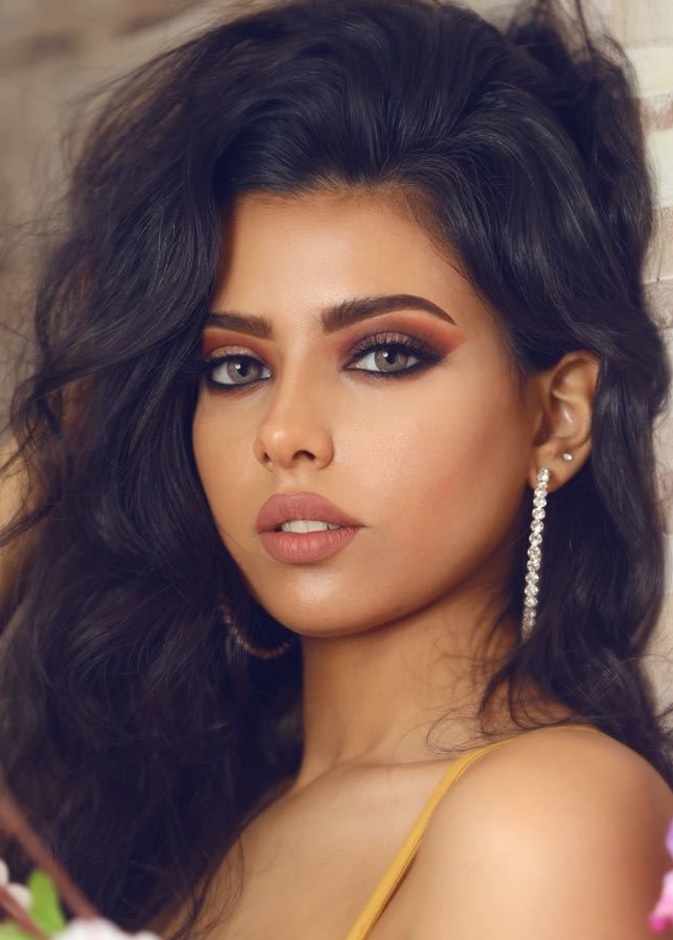 من مكياج الميك أب ارتست إيمان الغانم