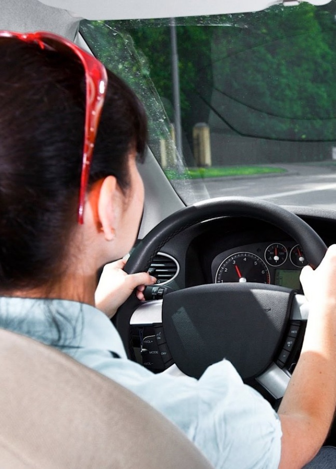 التعامل بهدوء من أساسيات منح السائقة القدرة على التعامل مع المواقف الصعبة