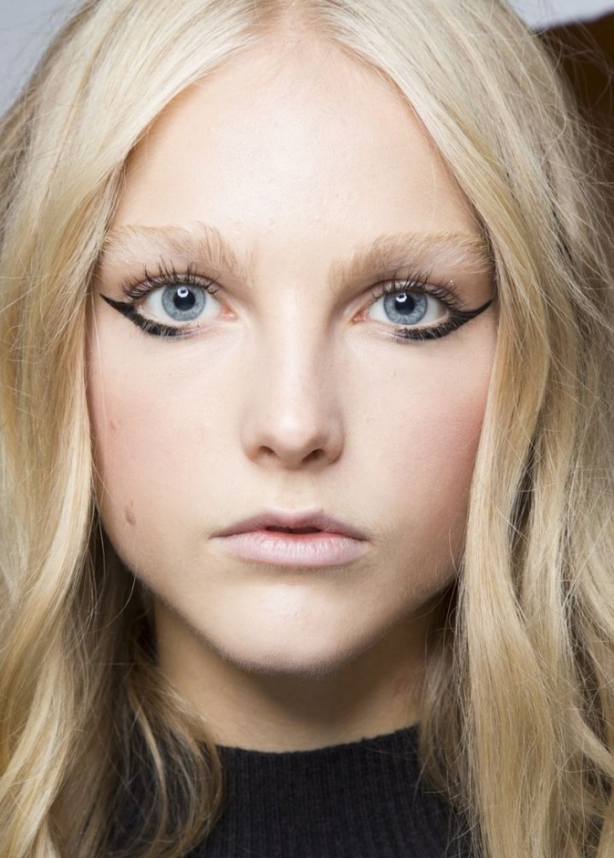 رسمات آيلاينر ملونة ومتجددة لربيع 2018