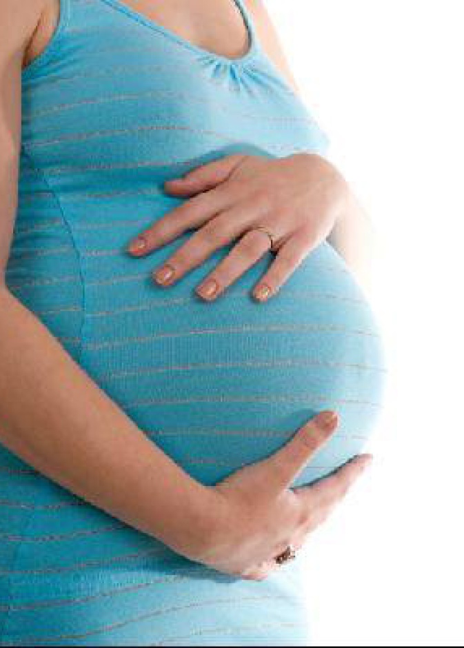 هل العدسات اللاصقة مضرة أثناء الحمل