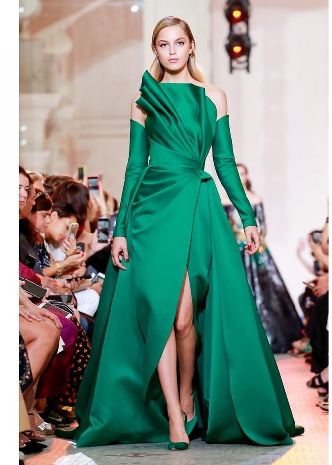فستان مطبع بالتطريز الملونة مع أزياء إيلي صعب Elie Saab