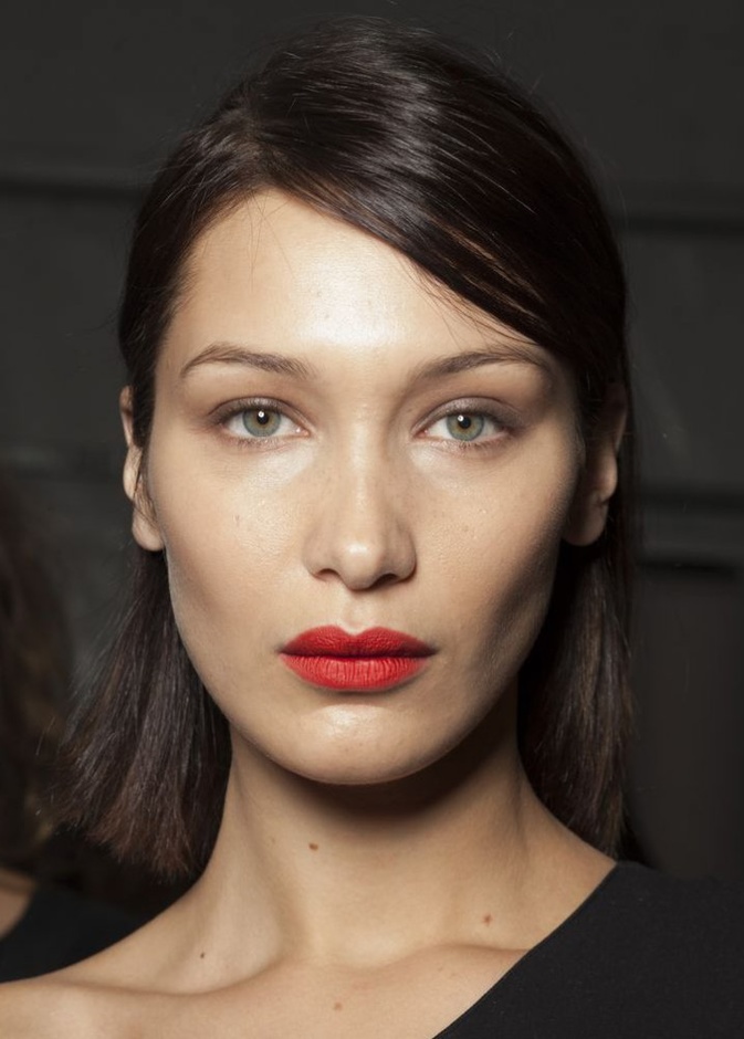 أحمر الشفاه بتدرجات البوردة الحمراء هذا الصيف