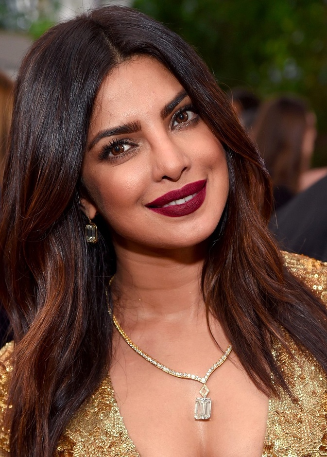 بريانكا تشوبرا في اطلالة بمجوهرات الماس من لورين شوارتز Lorraine Schwartz