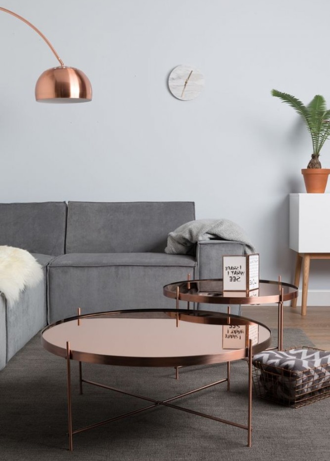 ديكور من النحاس لغرفة جلوس عصرية