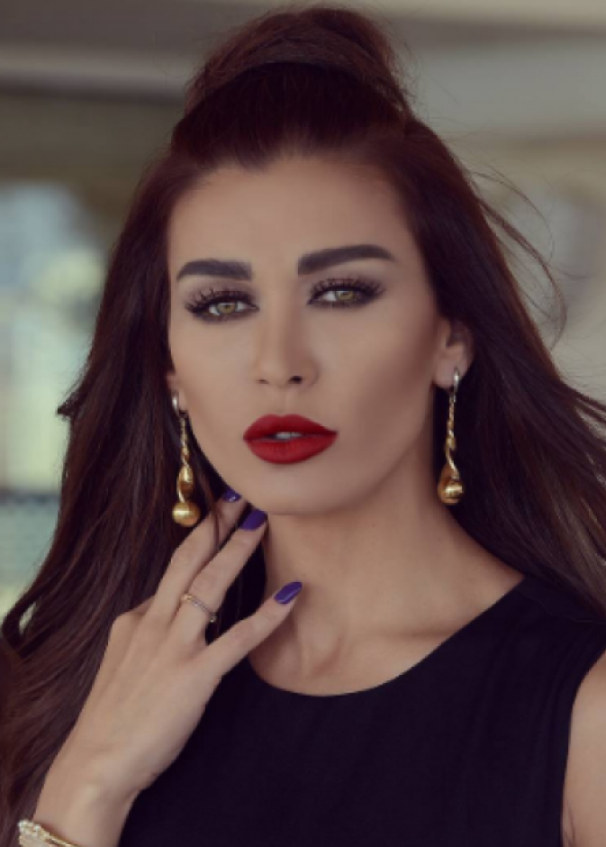 نادين الراسي تزيل حقن الفيلر من شفتيها