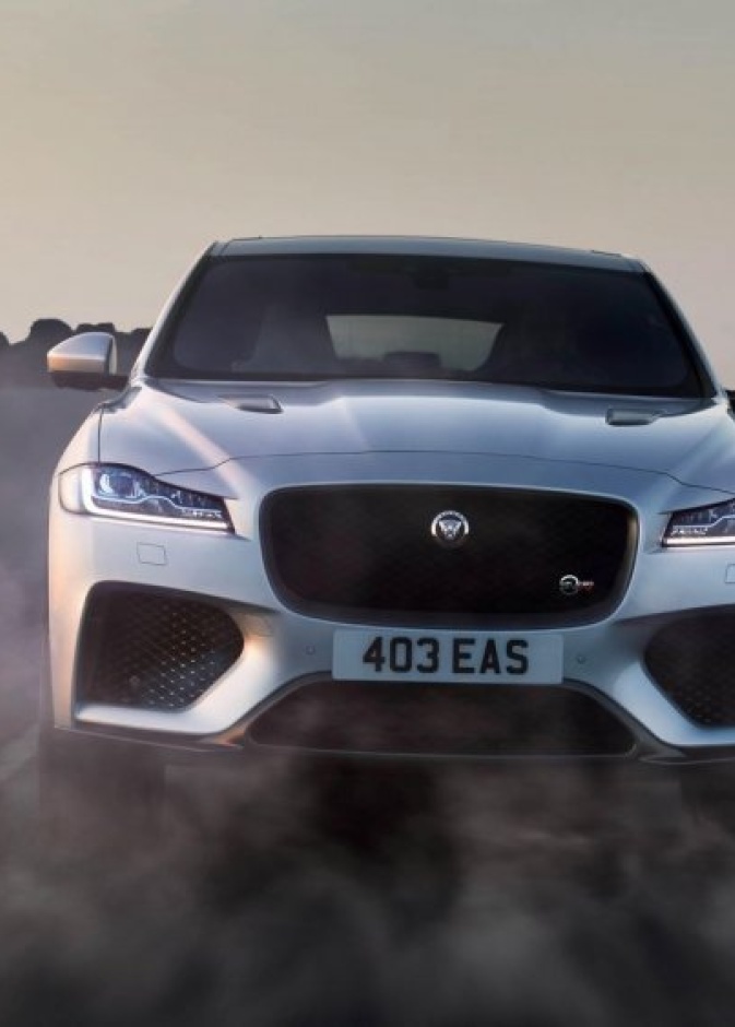 "جاغوار" تطلق سيارتها "F-Pace SVR" الجديدة
