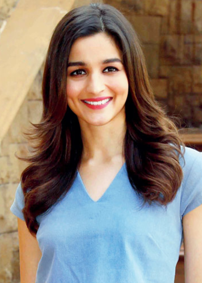 عليا بهات تنشر صورة في خميس الذكريات