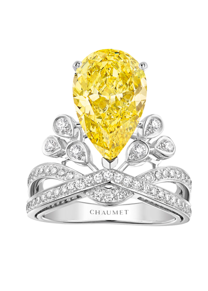 خاتم زفاف من شوميه يرصعه الماس والعقيق الاحمر