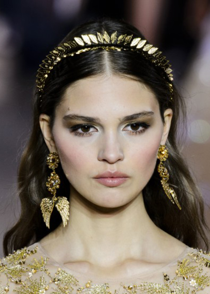 مكياج العيون الذهبي في عرض زهير مراد Zuhair Murad