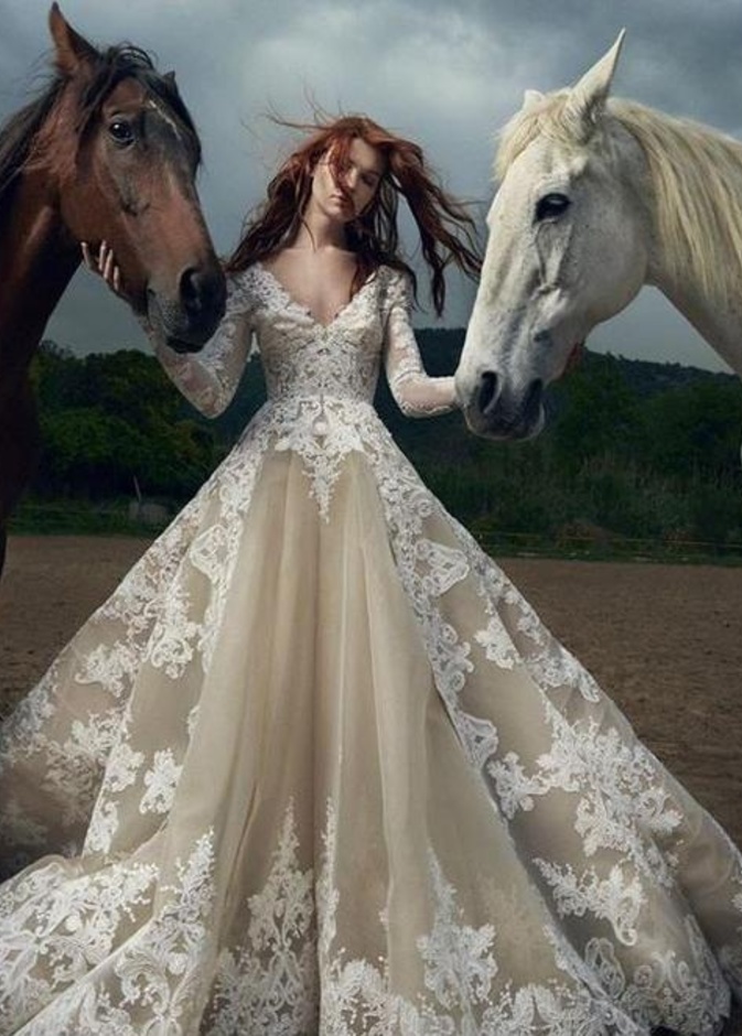 فستان من تصميم سعيد قبيسي