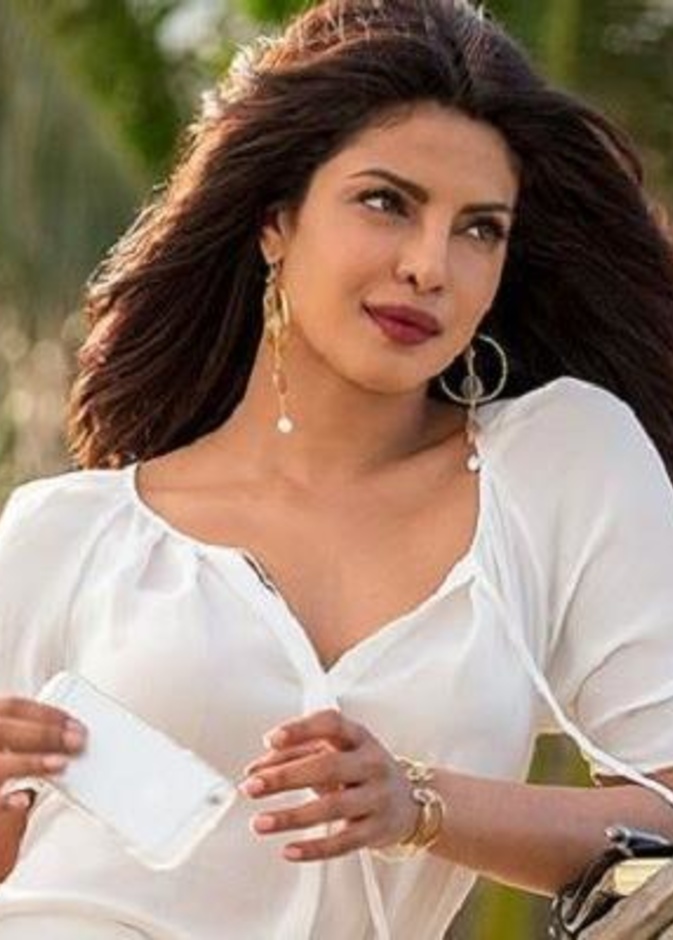 علي عباس ظفار يؤكد انسحاب بريانكا تشوبرا