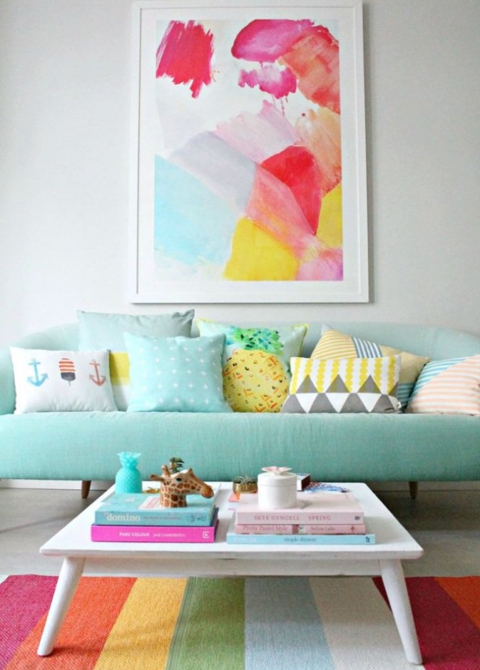 ديكور غرفة جلوس باللون البنفسجي المميز