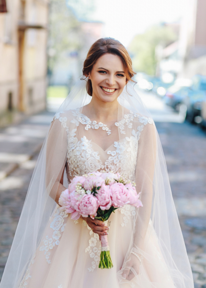 اناقة فستان الزفاف لا تكتمل الا باختيار صحيح لحمالة الصدر.