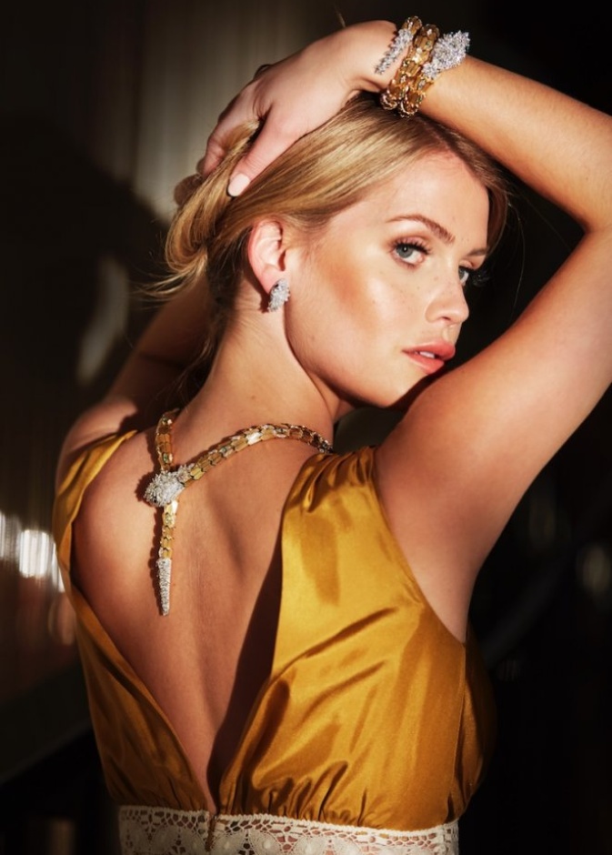 كارولين ميرفي في الحملة الاعلانية الجديدة لبوتشيلاتي