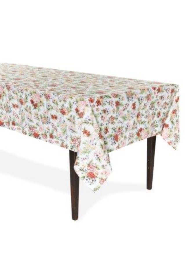 إميليا ويكستاد تُطلق مجموعتها الأولى للأدوات المنزلية