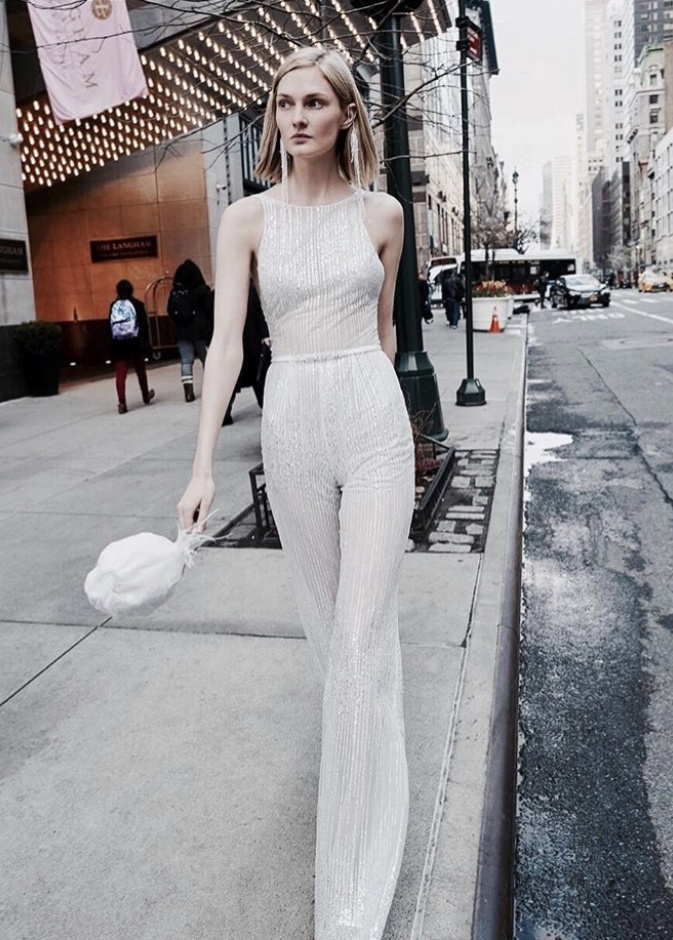 Viktor & Rolf جمبسوت بتصميم مزدان برباطات انيقة من