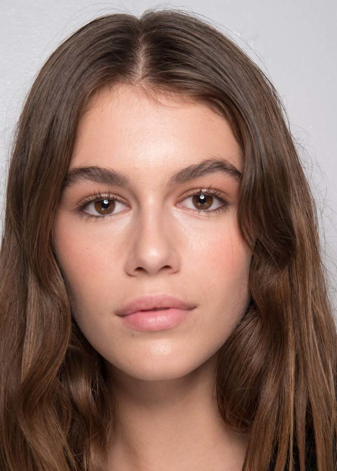 أجمل رسمات الحواجب الطبيعية والمبعثرة من Giambattista Valli