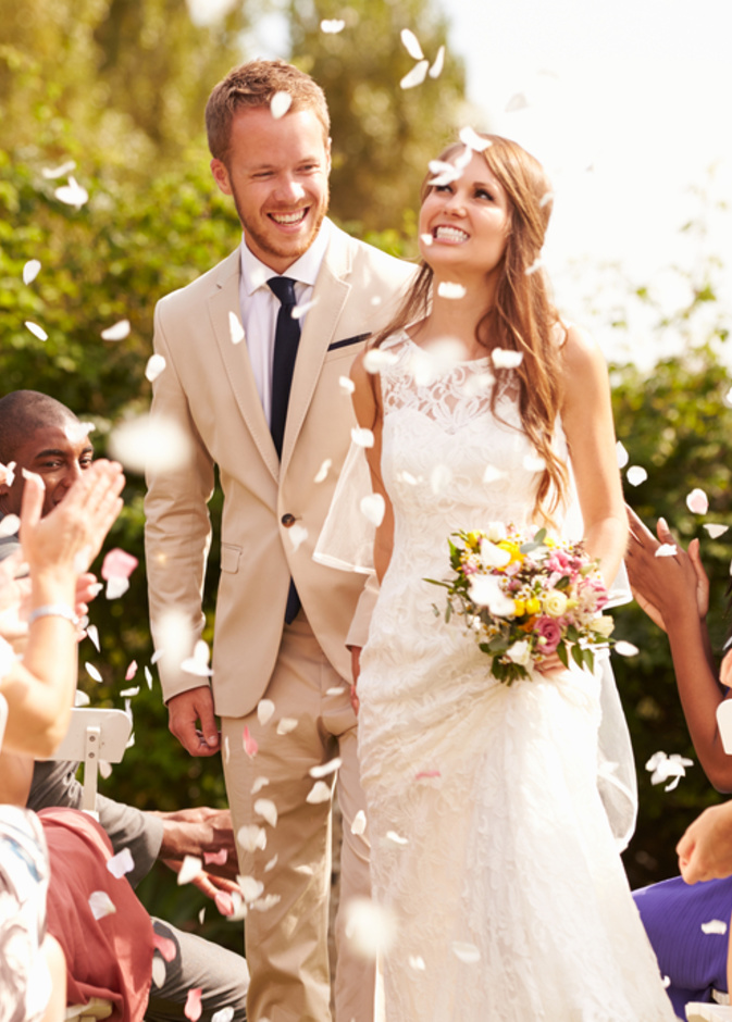 وجود اشخاص غير مدعوين الى حفل الزفاف يشكل مشكلة للعروس