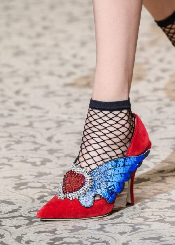 أحجار راقية في حذاء عصري من دوتشي اند غابانا Dolce and Gabbana