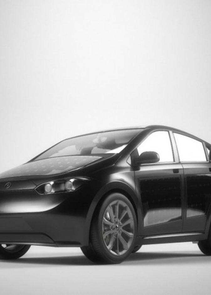 خلايا شمسية تشحن أثناء سير أو توقف السيارة