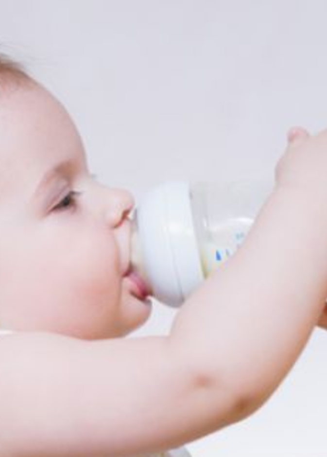 لسلامة رضيعك احذري تقديم هذا الحليب له دون وصفة طبية