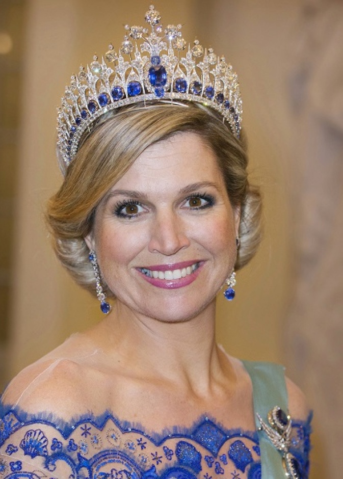 الأميرة شارلين ترتدي تاج Ocean Tiara الذي يمكن ارتداؤه كعقد أيضا.