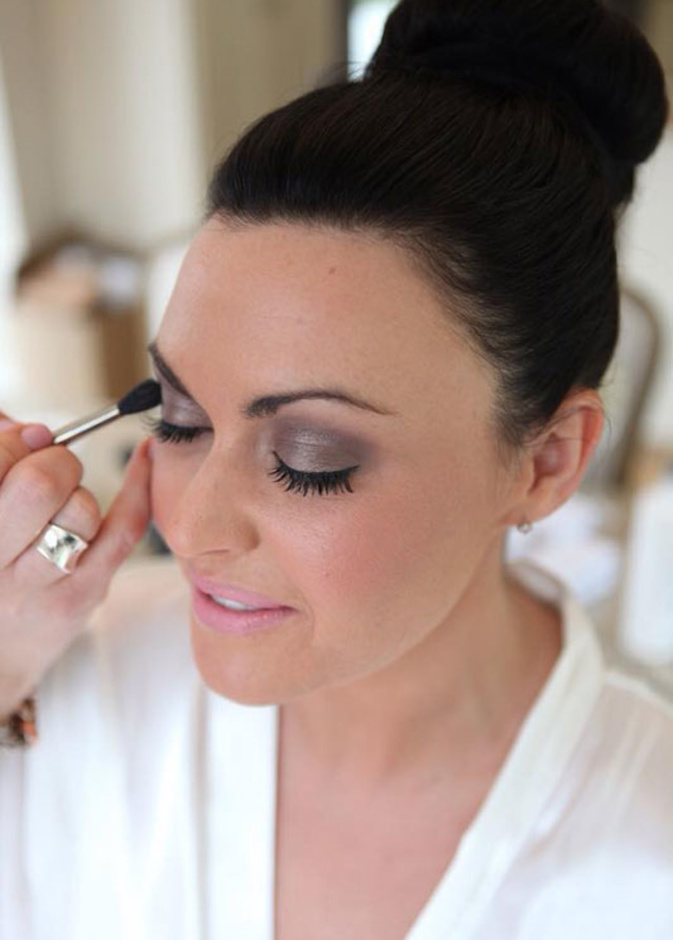 مكياج عروس سموكي عصري مع البشرة البرونزية