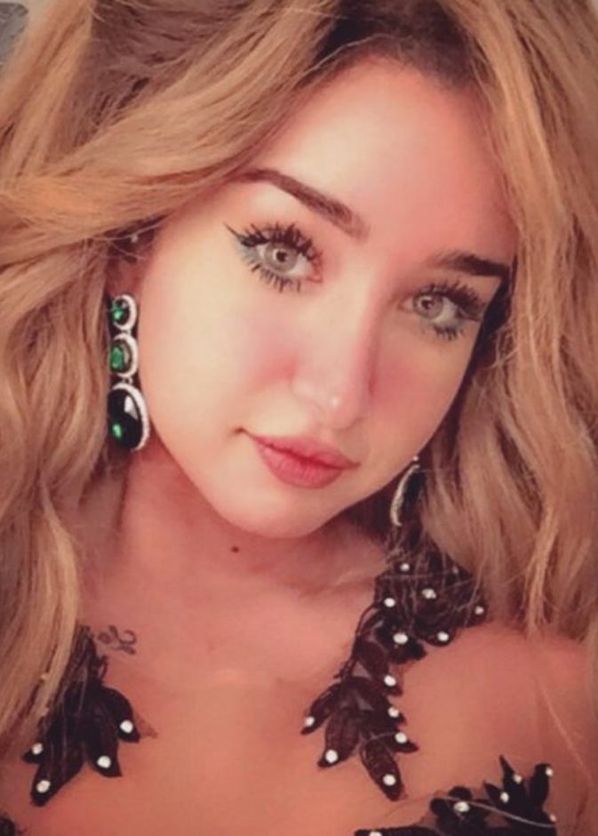 هنا الزاهد كشفت بانها تضع المكياج بنفسها