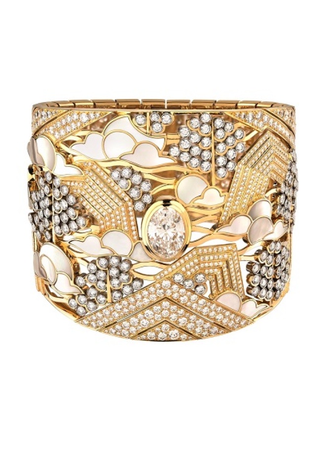 اسوارة عريضة من شانيل  Chanel