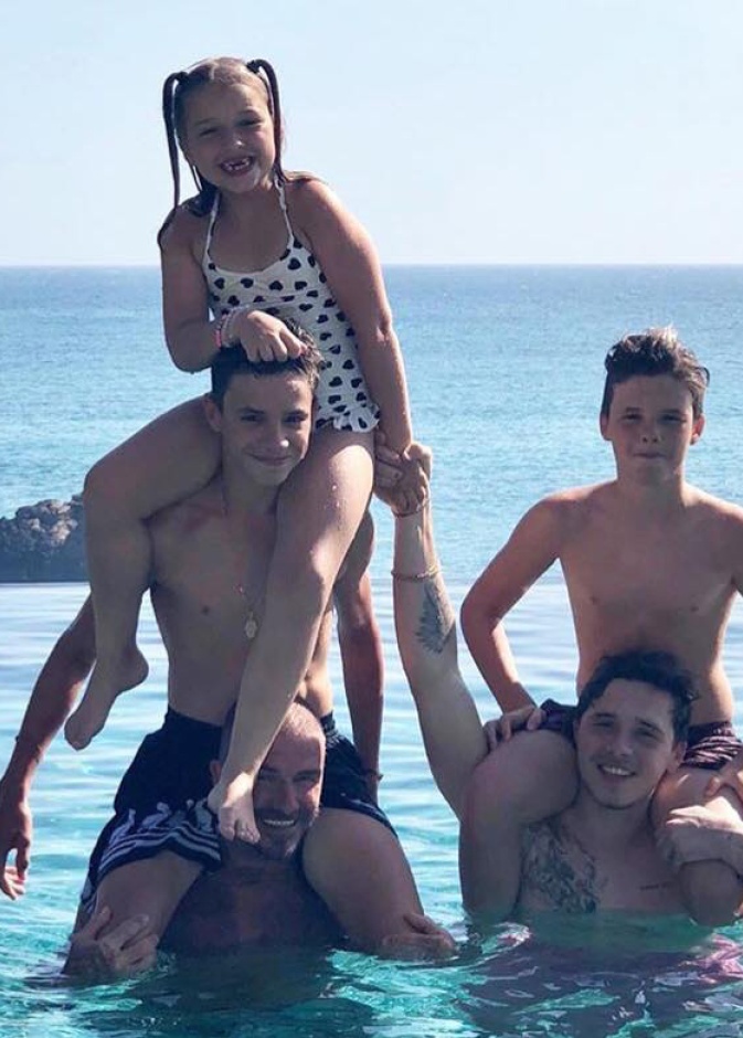 ديفيد بيكهام وعائلته يقضون أوقاتا رائعة في جزيرة بالي